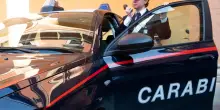 Bologna, sorpreso a rubare merce da un furgone aggredisce i carabinieri: arrestato