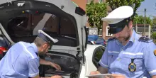 Fermato per un controllo, nel van trovano un arsenale