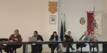 Incompatibilità, bagarre sul caso. Ficcadenti
