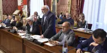 Caso centro commerciale. Bagarre in consiglio comunale, la maggioranza è a rischio