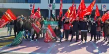 Licenziamenti in Yoox, sindacati e Regione alzano la voce: “Ritiro immediato dei licenziamenti”