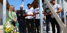 "Preghiamo per Brahim". La famiglia si stringe sul luogo della tragedia
