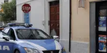 Fabriano, zuffa in strada a colpi di cintura e lametta: denunciato dai poliziotti
