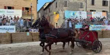Il trionfo delle bighe. La Volpe ha vinto la Fano dei Cesari. Duemila figuranti