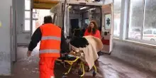 Difende un amico, 17enne aggredito e pestato all'alba da un gruppo