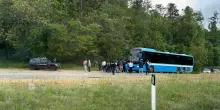 Diverbio per un finestrino, scatta la rissa sull’autobus. “Erano armati con coltelli”