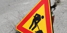 Cantieri, l’estate bollente. Ruspe a Porta Santa Croce. La viabilità cambia verso