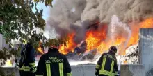 Incendio a Raibano. Smaltiti i rifiuti in fiamme. Avviate indagini sulle cause