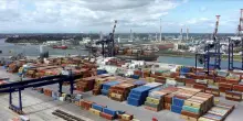 Armi per Israele, il porto di Ravenna in rivolta: “Non carichiamo”