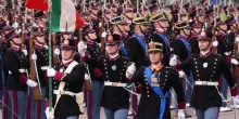 Accademia Militare in festa. Mattarella al Mak P 100 tra applausi e commozione: "Per noi un onore immenso"