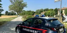 Stava lavorando nell’orto: scivola nel canale e muore annegato