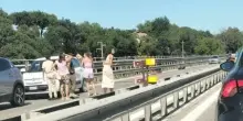Schianto sulla superstrada. Grave motociclista 70enne. Traffico bloccato e code