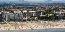 Spiaggia da rivoluzionare: "Fateci mettere le piscine". Dalla Regione 11 milioni per riqualificare gli hotel