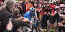 In 35mila per il Giro d’Italia. L’orgoglio dell’Appennino: "Guarda mamma, la Pietra"