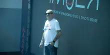Max Pezzali in concerto a Imola: scaletta con tutte le hit. Viavai di fan durante le prove