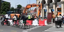 Stazione, caos tram. C’è la rotatoria provvisoria: "Difficilissimo spostarsi"