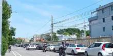 "Via La Marca, auto ad alta velocità". I residenti chiedono i dossi
