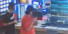 Doppio furto in centro. Colpiti due negozi di ottica. Fermati tre georgiani. I titolari: "Siamo stanchi"
