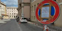 Parcheggi, è un dramma. Tolti spazi anche alle moto. Il film è il colpo di grazia