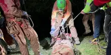 Recuperata la speleologa ferita dentro la Grotta del Fiume