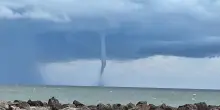 Trombe marine, paura ai lidi ferraresi: vento forte e temporali / Video