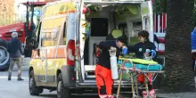 Incidente a Felina tra auto e moto: muore a 39 anni