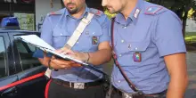 Lei lo lascia e lui la picchia in strada. Braccialetto elettronico a un 24enne