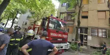 La 90enne in hotel dopo l’incendio. Il Comune: "Aiutata con 1120 euro". Ora la palla passa al condominio