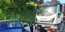 Si schianta contro un camion dell’Anas. Soccorso un 26enne