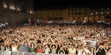 Imola in Musica, si chiude. Willie Peyote fa il pieno. Stasera il gran finale con l’Orchestra Senzaspine