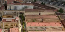 Fuga alla Prison break dal carcere di Poggioreale, buco nel muro della cella: così due detenuti sono evasi nella notte