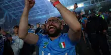 Essere tifoso del Napoli è un’esperienza totalizzante: dal “what’s Maradona?” della vicina americana all’esultanza in ambasciata con un carabiniere