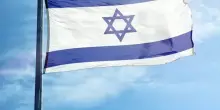 “Vietato l’ingresso agli israeliani e ai sionisti”. Ora serve una mobilitazione nazionale contro l’antisemitismo