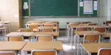 Miracolo a Napoli, crollano 20 metri quadri di solaio in classe: nessun ferito perché la scuola è finita…