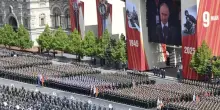 Putin e lo show nella Piazza Rossa, gli amici leader presenti e l’assenza tattica di Orbán: ma lo zar ha occhi solo per XI Jinping