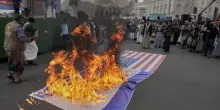 L’odio contro Israele è mainstream. Nasi adunchi sui manifesti, adesivi anti-giudei davanti ai negozi: qualcosa è davvero andato storto