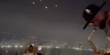 Guerra Israele-Iran: matrimonio con missili, i video surreali dal rooftop di Beirut tra balli, sax e “Wonderful life”