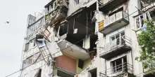 Le scodelle di Gaza e i droni sull’Ucraina, i grandi della Terra hanno gettato la maschera: la disumanizzazione sistematica dell’uomo non ha distinzioni