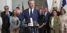 La nuova spina nel fianco di Trump è il governatore californiano Newson: astuto e carismatico, deve conquistare i democratici e l’America più profonda