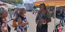 I video mitologici del sindaco Barbato, la domenica si trasforma in ambulante per accogliere lamentele dei cittadini al mercato di Camposano