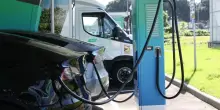 Auto elettriche, Ue in ritardo e l’Italia arranca: il mercato resta al 5% perché “senza incentivi e strategia industriale”
