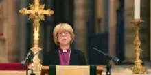 Una reverenda a Canterbury e il primo atto pubblico che fa discutere: “Chiesa britannica a rischio”