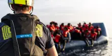 Mediterraneo, il confine della vergogna: l’Ue paga chi calpesta i diritti umani