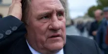 Gérard Depardieu condannato a 18 mesi di carcere per molestie sessuali: “Abusi durante le riprese del 2021”