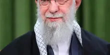 Khamenei smentisce incontri. E sfida il “guerrafondaio” Trump