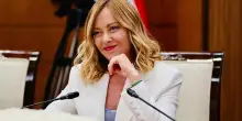 La stangata dei dazi la pagheranno i lavoratori, ma l’unica risposta di Giorgia è la fuga dal Parlamento