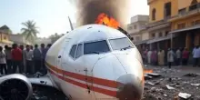 Tragedia in India: un Boeing di Air India diretto a Londra con 242 persone a bordo è precipitato su un centro abitato