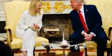 Sempre più sdraiata su Trump, Meloni resta isolata in Europa