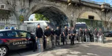 Leoncavallo, oggi il corteo schizofrenico: in piazza antagonisti antigentrificazione e consiglieri Pd pro urbanistica meneghina. E ci sarà anche lo striscione per salvare San Siro