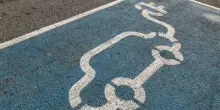Auto elettriche, arrivano i nuovi incentivi: bonus fino a 20mila euro, ecco per chi e come funzionano